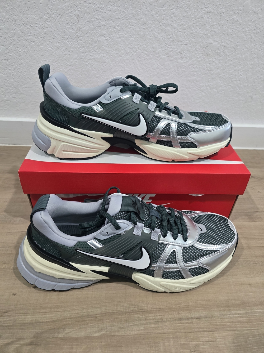 Nike V2K  Green, Silver & White Mesh Runner Sneakers.10M/ 11.5W And 8.5M/10W